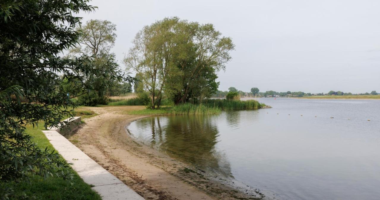 Mooi Huisje Aan De Maas Villa Andel Luaran gambar